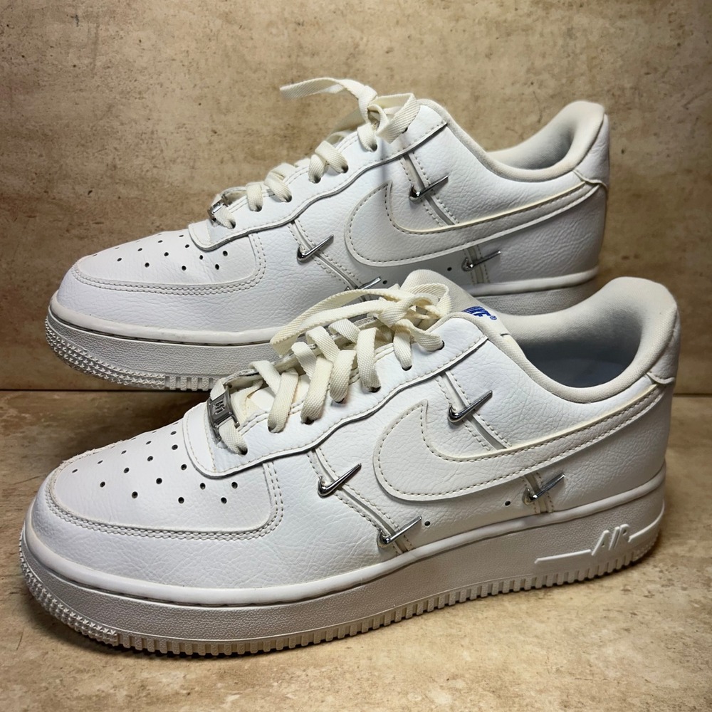 Nike Air Force 1 07 LX White Chrome Swoosh CT1990-100 Womens Size 8 Sneakers